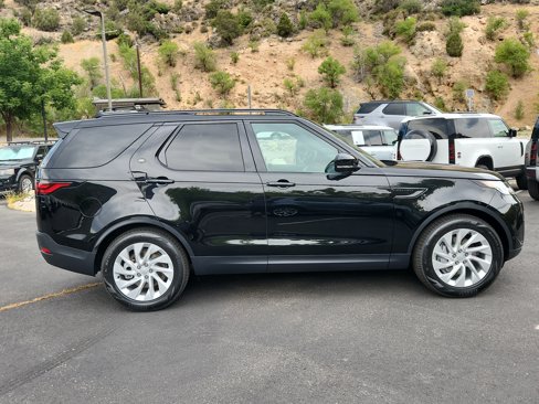 New 2025 Land Rover Discovery S image 2