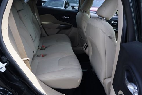Used 2019 Jeep Cherokee Latitude w/ Popular Appearance Group image 15