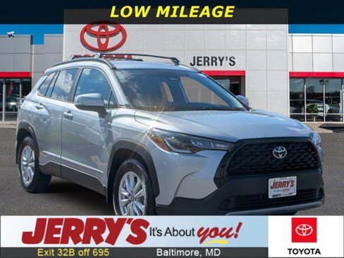 Certified 2023 Toyota Corolla Cross LE image 1