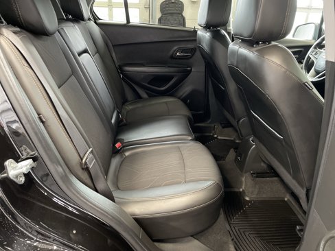 Used 2022 Chevrolet Trax LT w/ LT Convenience Package image 24