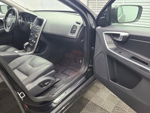 Used 2015 Volvo XC60 T6 Premier Plus image 40