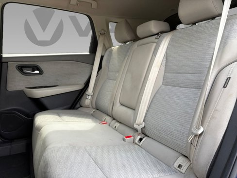 Used 2021 Nissan Rogue SV image 3