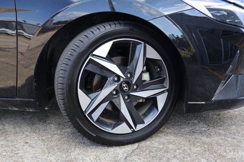 Used 2023 Hyundai Elantra Limited image 26