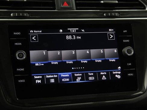 Used 2023 Volkswagen Tiguan SE w/ Panoramic Sunroof Package image 10