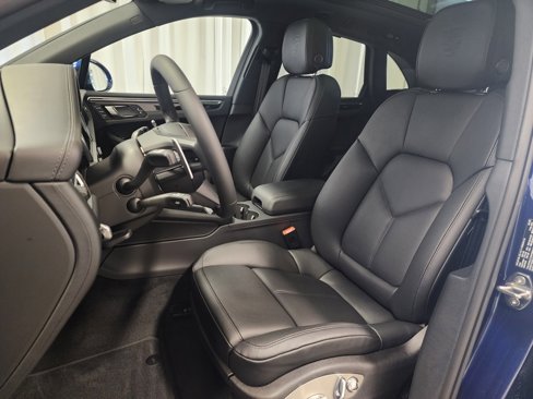 New 2025 Porsche Macan image 5