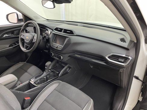 Used 2022 Chevrolet TrailBlazer LT w/ LPO, Blackout Package image 11
