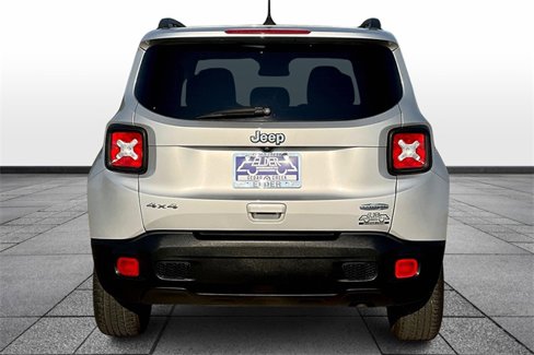 Used 2019 Jeep Renegade Latitude image 4