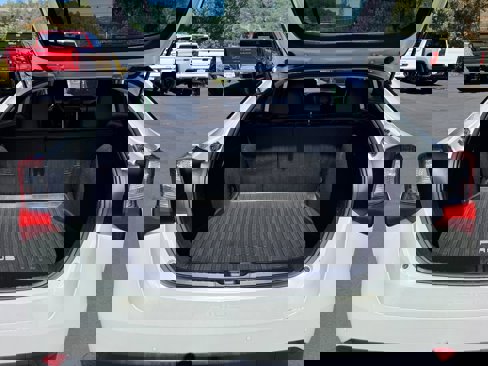Used 2021 Toyota Prius XLE image 10