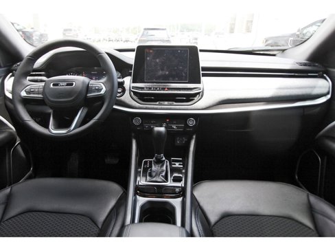 Used 2025 Jeep Compass Latitude image 12