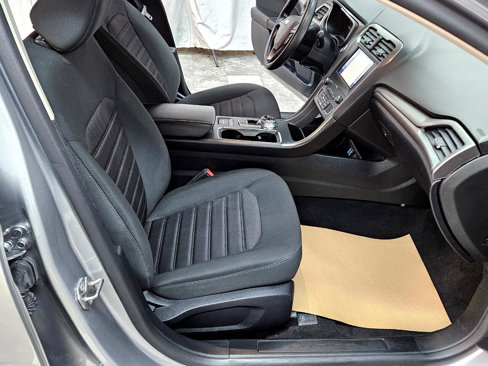 Used 2020 Ford Fusion SE image 31