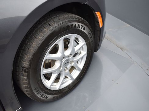 Used 2022 Chrysler Voyager LX image 25