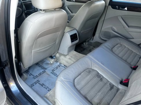 Used 2013 Volkswagen Passat TDI SEL Premium image 20