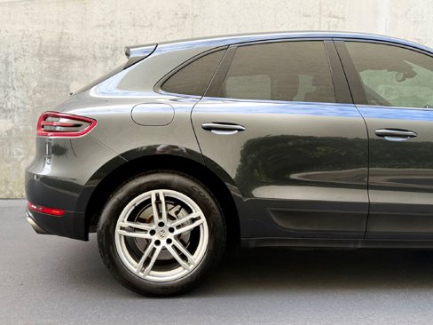 Used 2018 Porsche Macan S image 16
