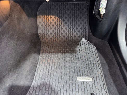 Used 2018 Jaguar XE Premium image 62