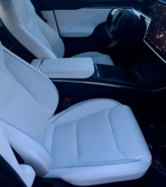 Used 2022 Tesla Model S Plaid image 11