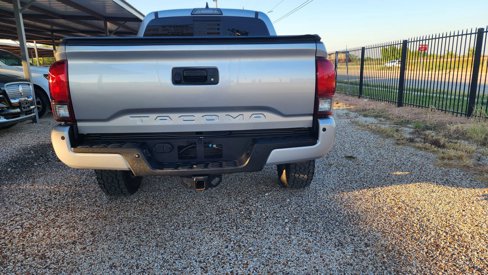 Used 2019 Toyota Tacoma TRD Sport image 8