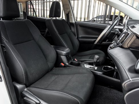 Used 2018 Toyota RAV4 XLE image 39