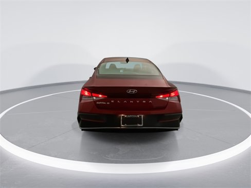 Used 2024 Hyundai Elantra SEL image 3