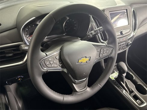Used 2023 Chevrolet Equinox LT w/ Driver Convenience Package image 18