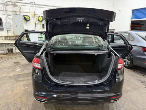 Used 2017 Ford Fusion SE w/ Fusion SE Technology Package image 8
