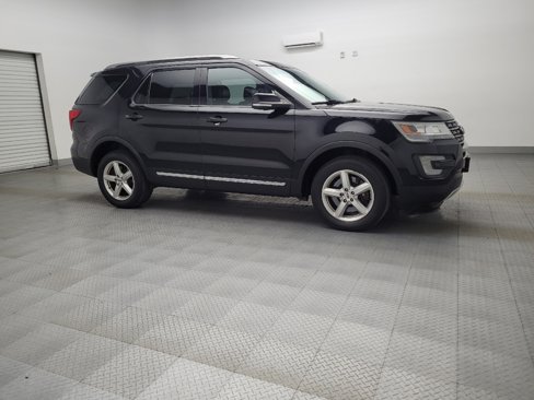 Used 2017 Ford Explorer XLT w/ Equipment Group 202A image 11