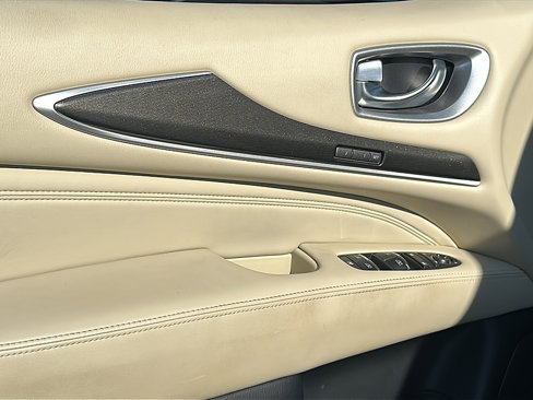 Used 2019 INFINITI QX60 Luxe w/ Essential Package image 16