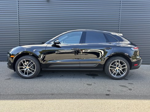 Certified 2025 Porsche Macan image 2
