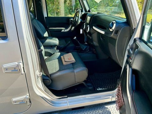 Used 2012 Jeep Wrangler Unlimited Sahara image 12