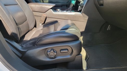 Used 2015 Ford Explorer XLT w/ Equipment Group 202B image 26