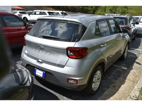 New 2025 Hyundai Venue SE image 3