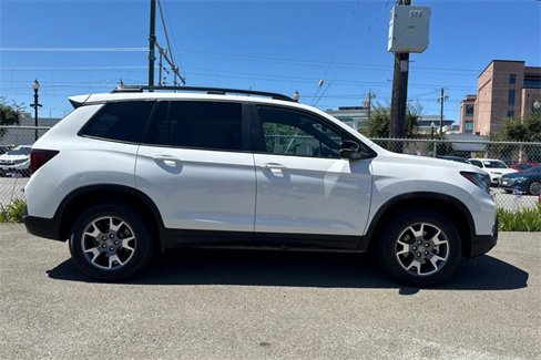 Certified 2022 Honda Passport TrailSport image 3