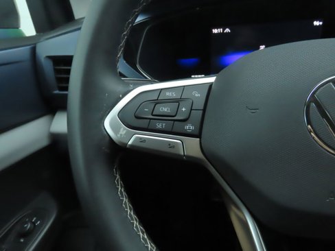 Certified 2022 Volkswagen Taos SE image 12