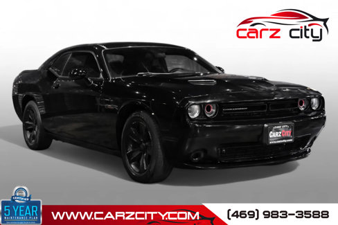 Used 2015 Dodge Challenger SXT image 1