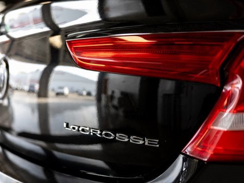 Used 2017 Buick LaCrosse Essence image 7