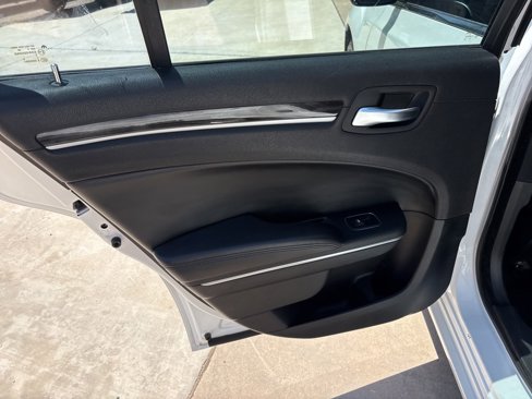 Used 2015 Chrysler 300 Limited image 17