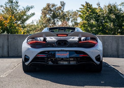 Used 2024 McLaren 750S Spider image 19