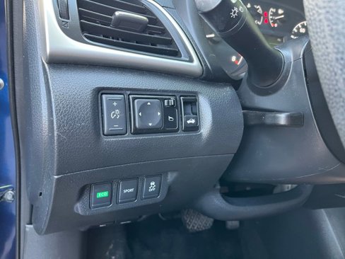 Used 2016 Nissan Sentra S image 27