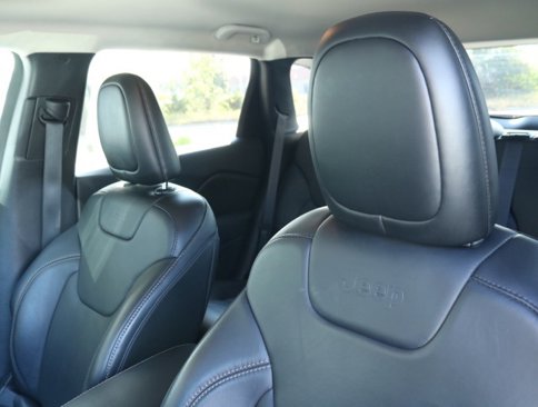 Used 2017 Jeep Cherokee Limited image 11