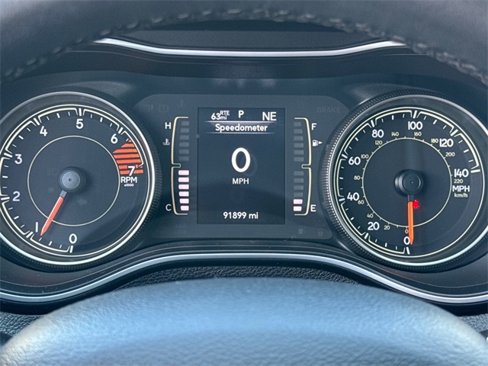 Certified 2019 Jeep Cherokee Latitude Plus w/ Cold Weather Group image 16