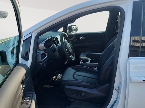 New 2026 Chrysler Pacifica Select image 10
