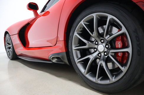 Used 2013 SRT Viper GTS w/ GTS Laguna Interior Pkg image 15