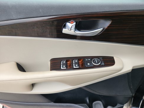 Used 2019 Kia Sorento LX image 17