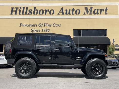 Used 2016 Jeep Wrangler Unlimited Sahara w/ Connectivity Group image 4