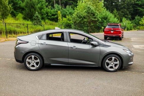 Used 2016 Chevrolet Volt LT w/ Comfort Package image 2