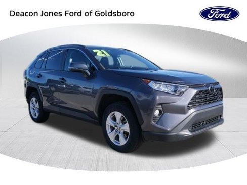 Used 2021 Toyota RAV4 XLE image 1
