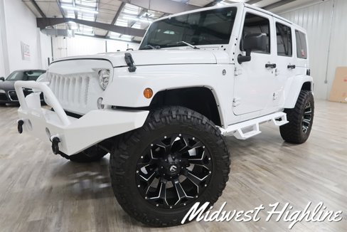 Used 2017 Jeep Wrangler Unlimited Sahara w/ Connectivity Group image 2