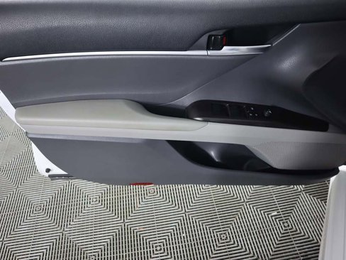 Used 2022 Toyota Camry SE image 20