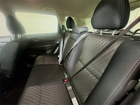 Used 2019 Nissan Rogue SV image 22