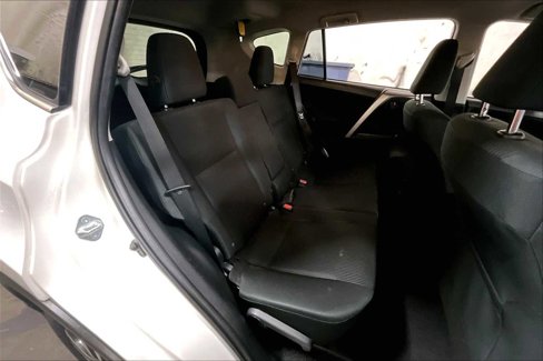 Used 2018 Toyota RAV4 LE image 19