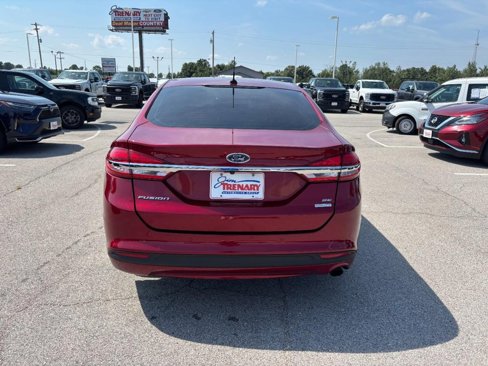Used 2017 Ford Fusion SE w/ Fusion SE Technology Package image 4